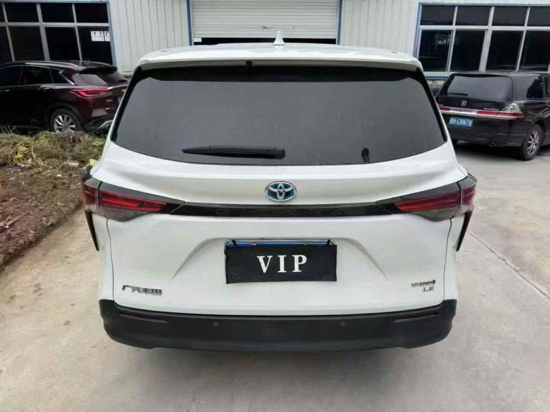 泰安23年丰田塞纳9