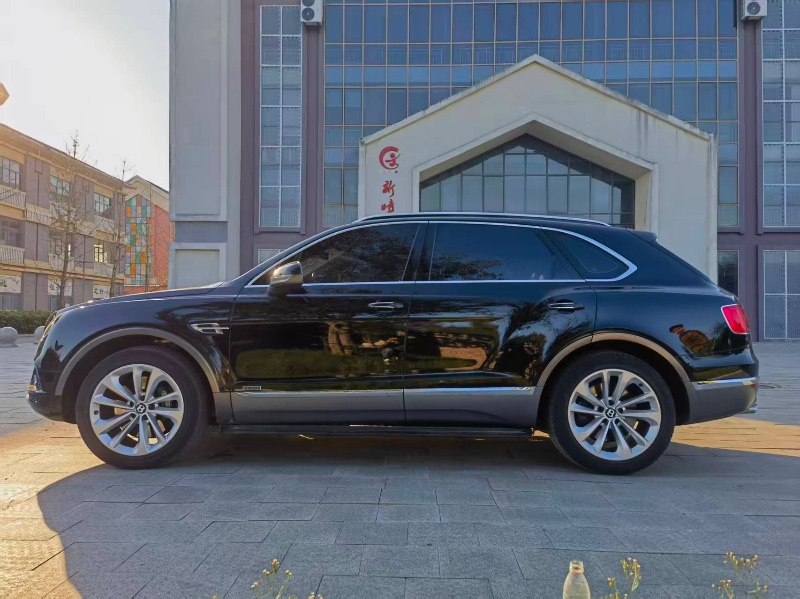 宿州18年宾利添越4