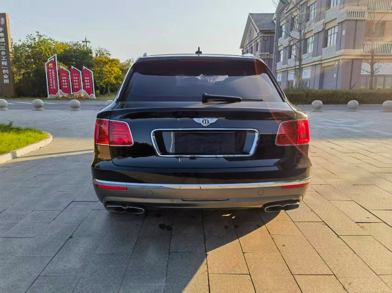 宿州18年宾利添越5