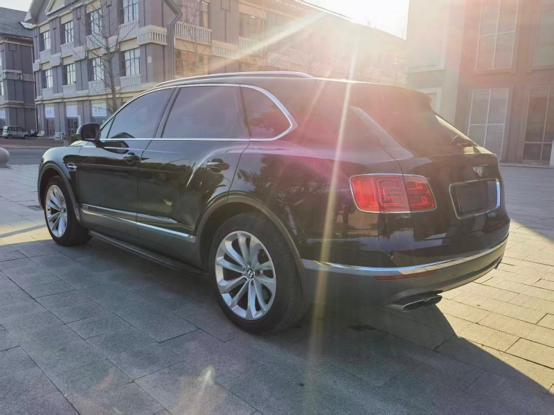 宿州18年宾利添越6