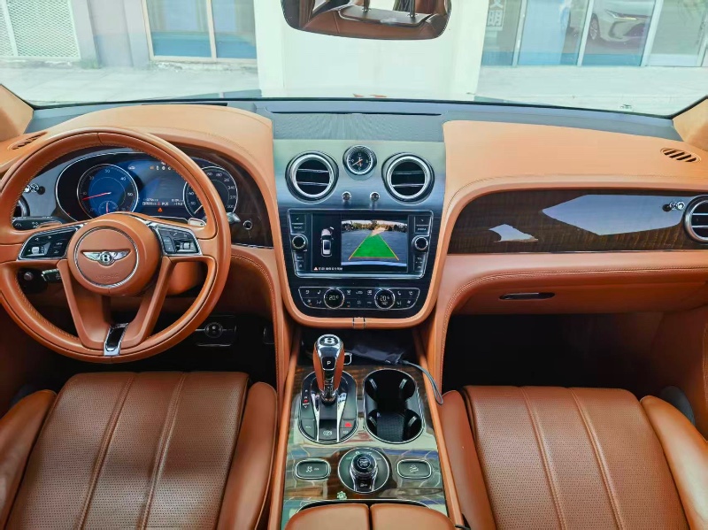 宿州18年宾利添越7