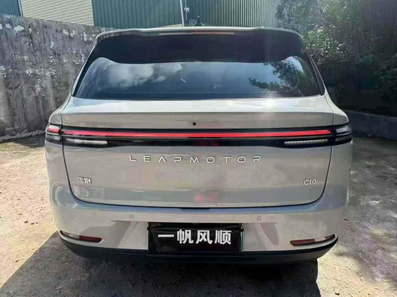 汕头24年零跑汽车C109