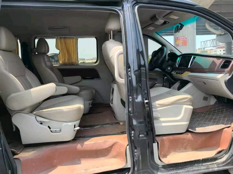 广州20年东风菱智7