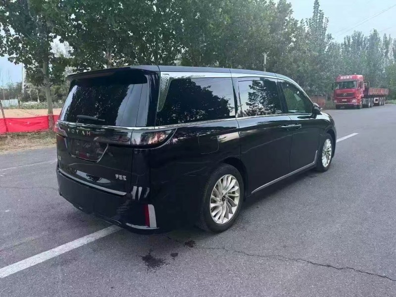 枣庄23年岚图汽车梦想家9