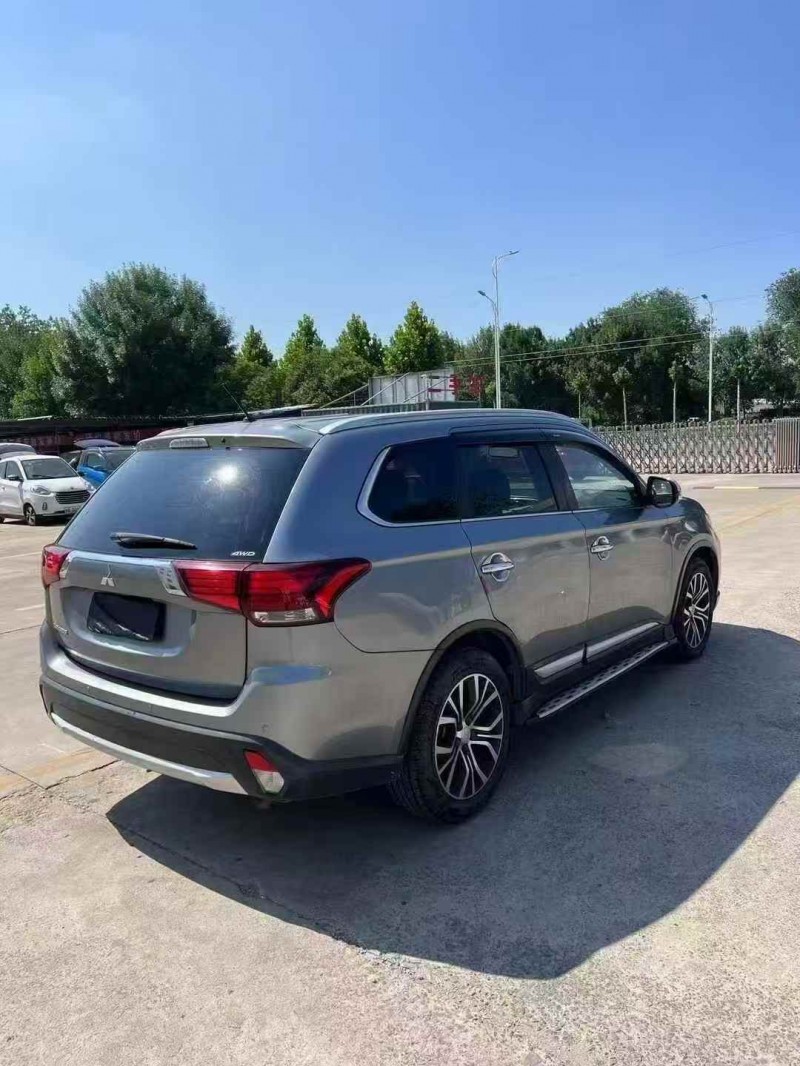 枣庄16年三菱欧蓝德8