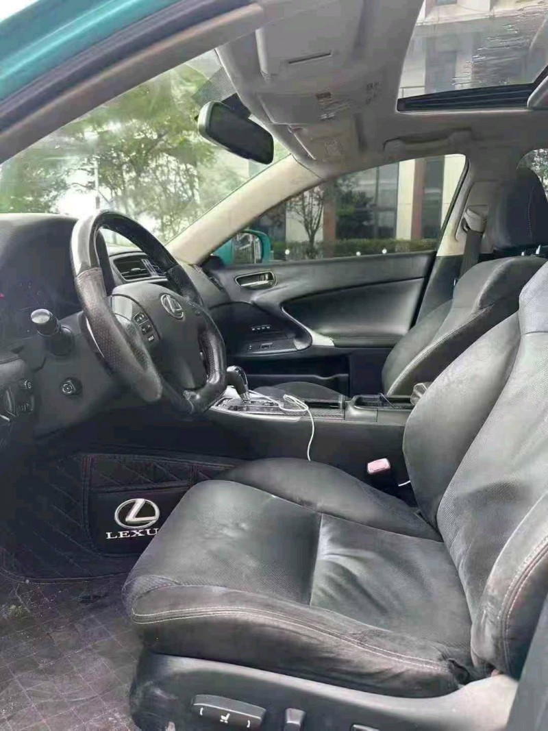 广州09年雷克萨斯IS7