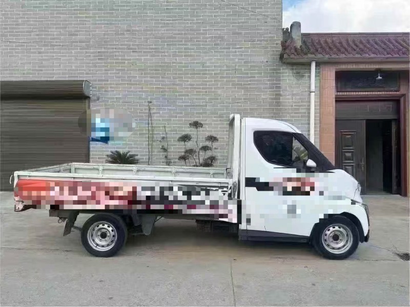 菏泽23年飞碟箱货货车3