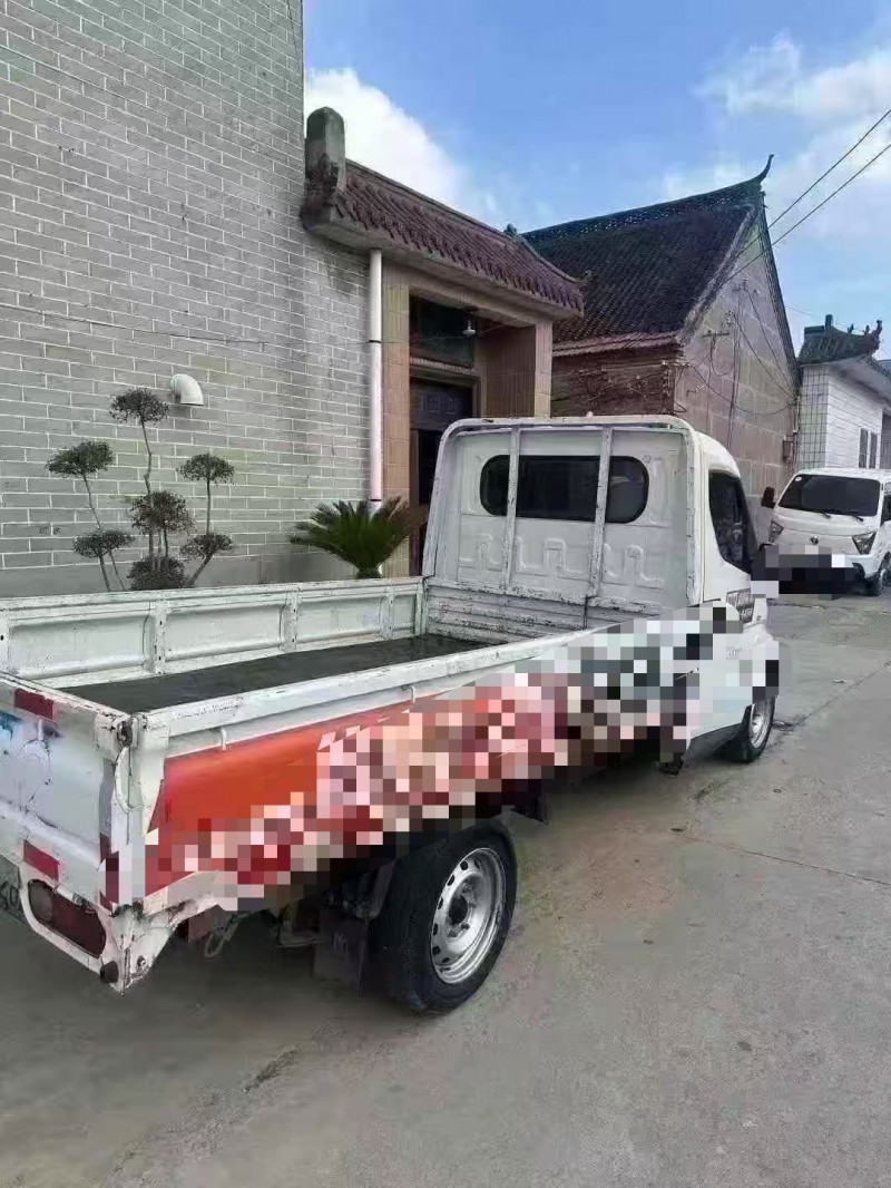 菏泽23年飞碟箱货货车6