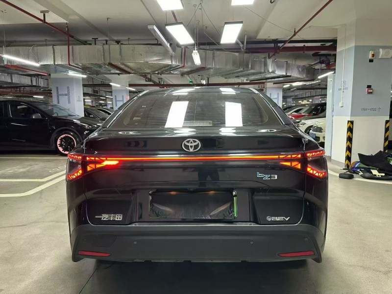 成都24年丰田BZ3Pro8