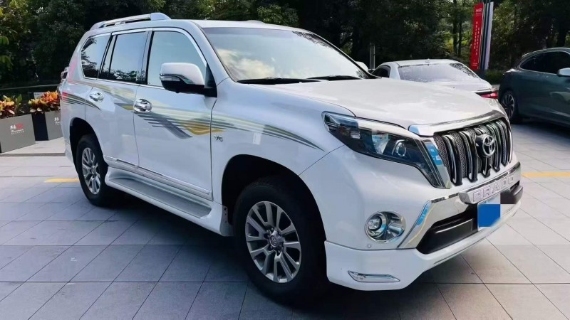 广州17年丰田普拉多3