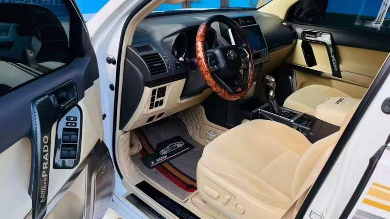 广州17年丰田普拉多4