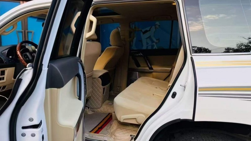 广州17年丰田普拉多6