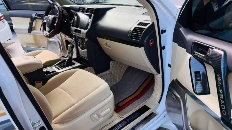 广州17年丰田普拉多8