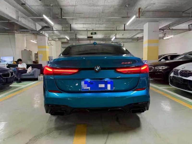 成都22年宝马2系7