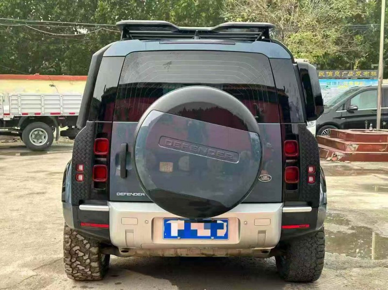 淄博22年路虎卫士8