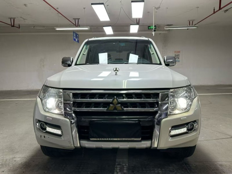 成都19年三菱帕杰罗1