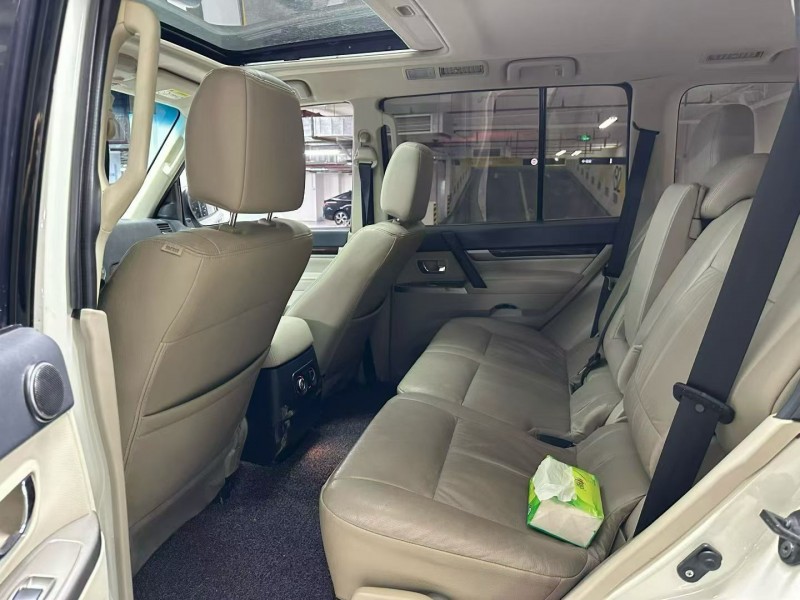 成都19年三菱帕杰罗4