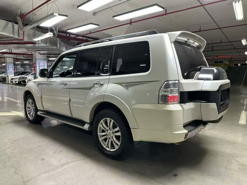 成都19年三菱帕杰罗5