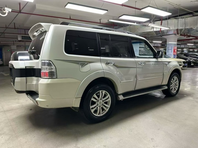 成都19年三菱帕杰罗7