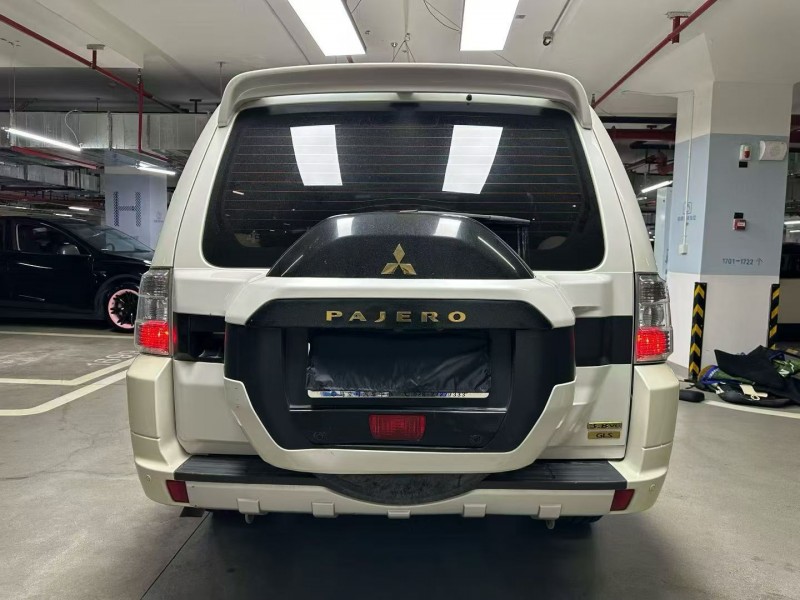 成都19年三菱帕杰罗8