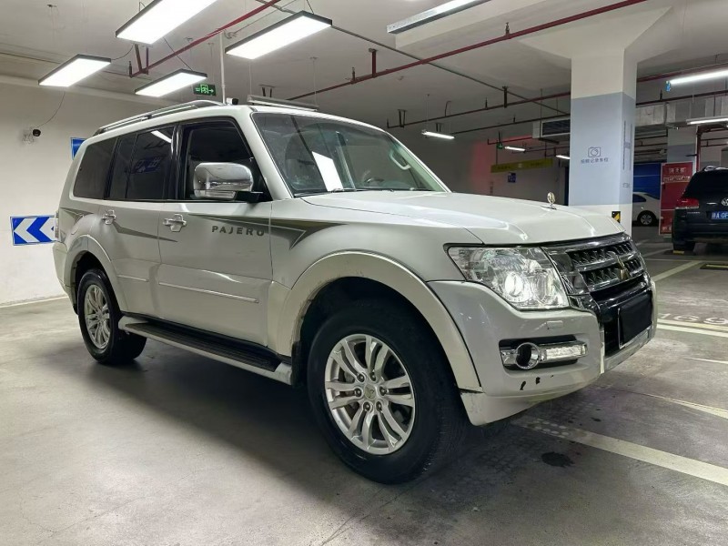 成都19年三菱帕杰罗9