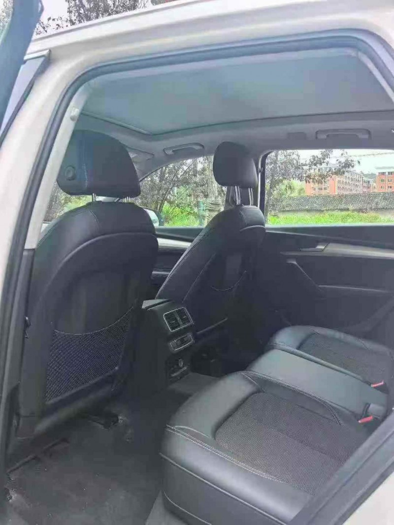 黄石20年奥迪Q56