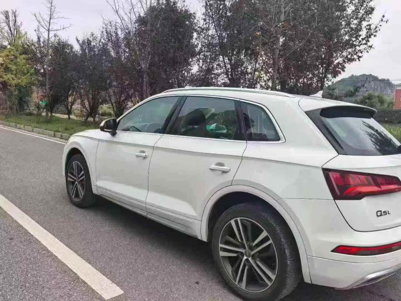 黄石20年奥迪Q57