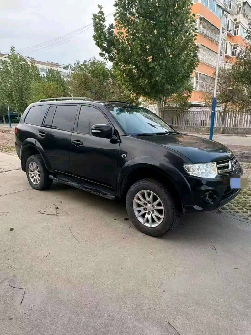 济宁14年三菱劲炫2