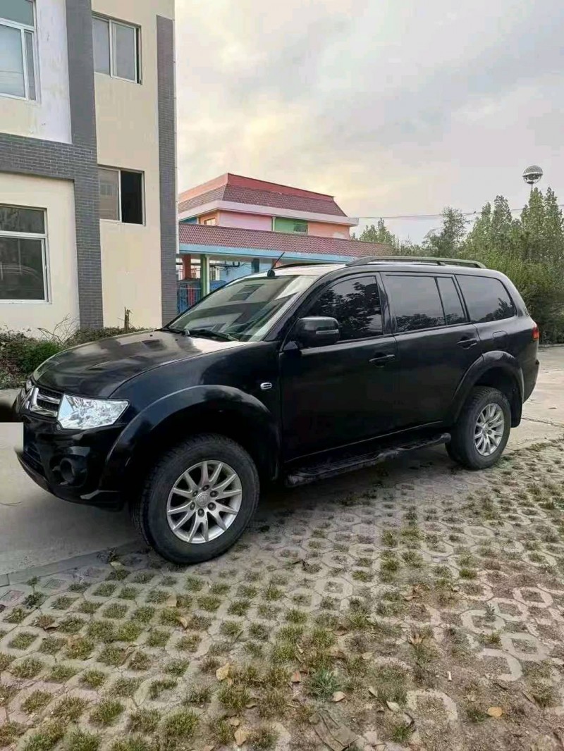 济宁14年三菱劲炫3