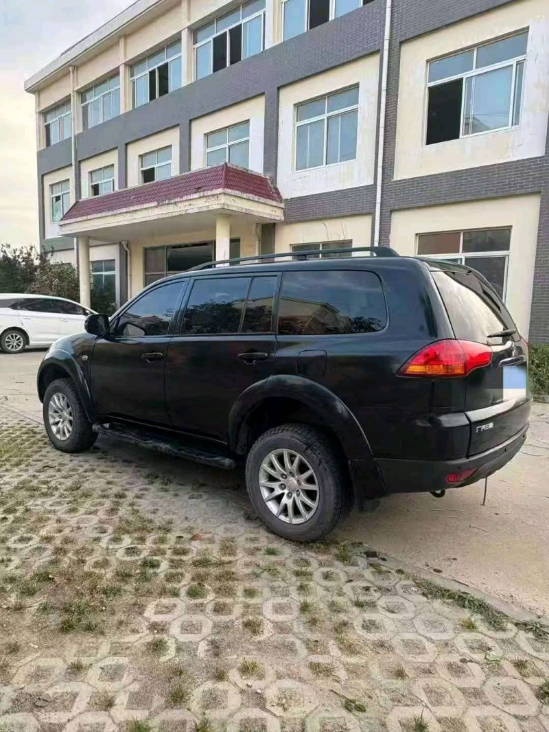 济宁14年三菱劲炫7