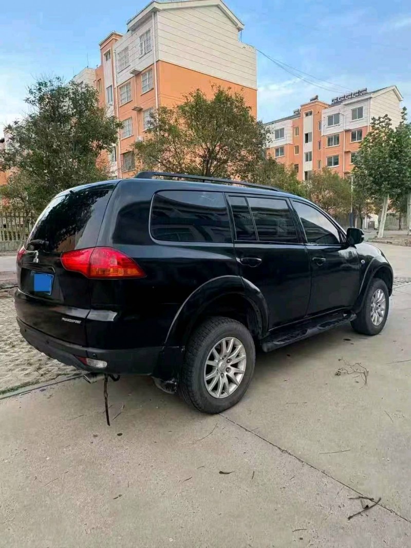 济宁14年三菱劲炫8