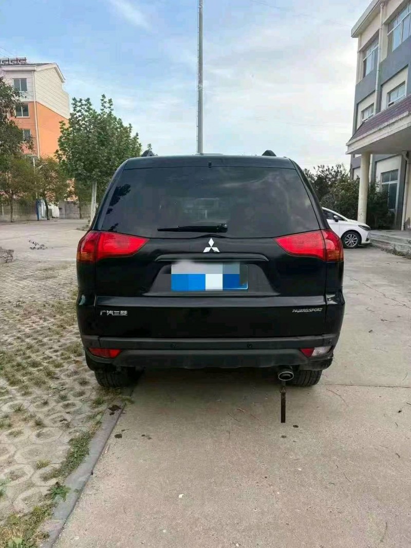 济宁14年三菱劲炫9