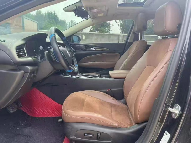 枣庄21年别克君威5