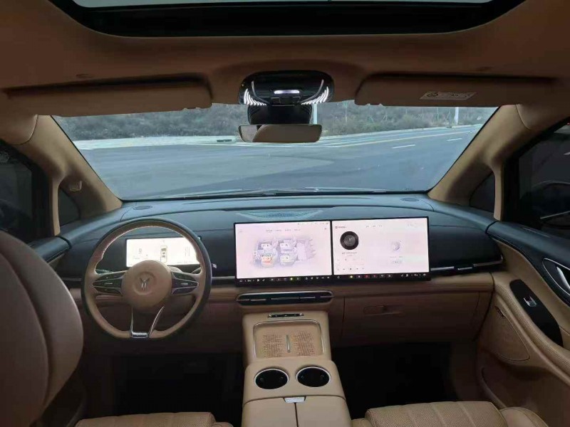 邢台25年岚图汽车梦想家4