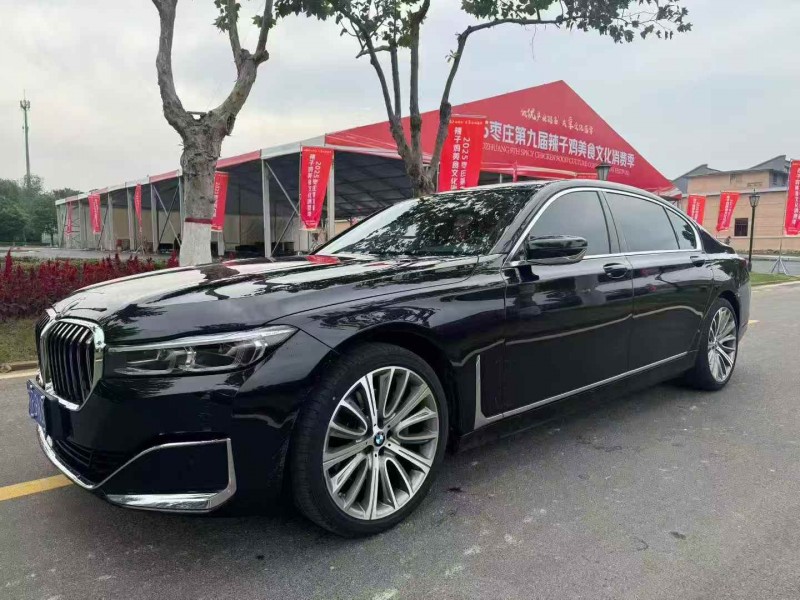 济宁22年宝马7系3