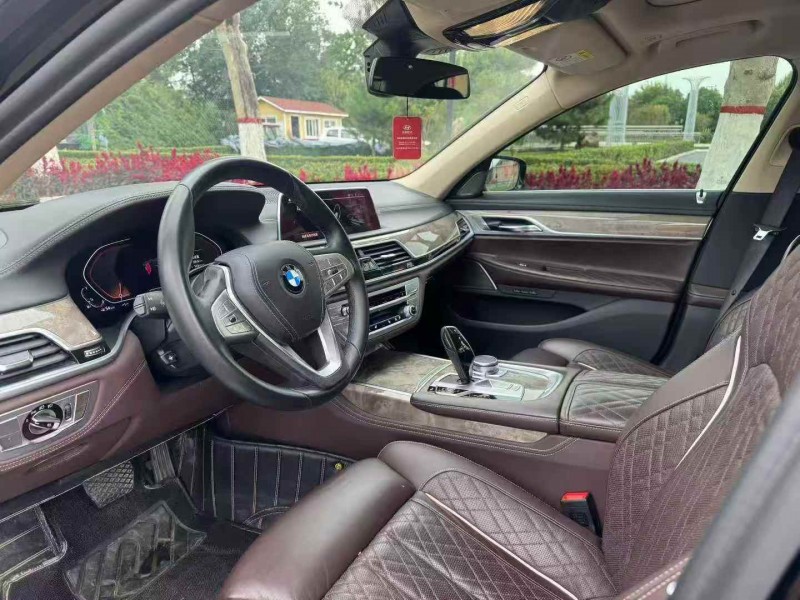 济宁22年宝马7系6