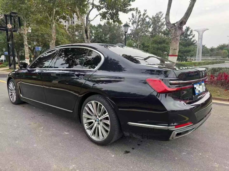 济宁22年宝马7系8