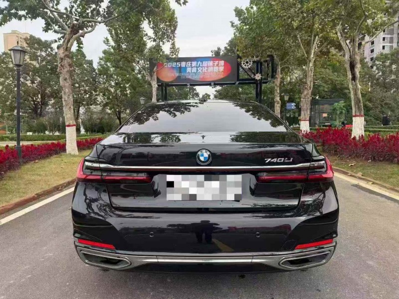 济宁22年宝马7系9