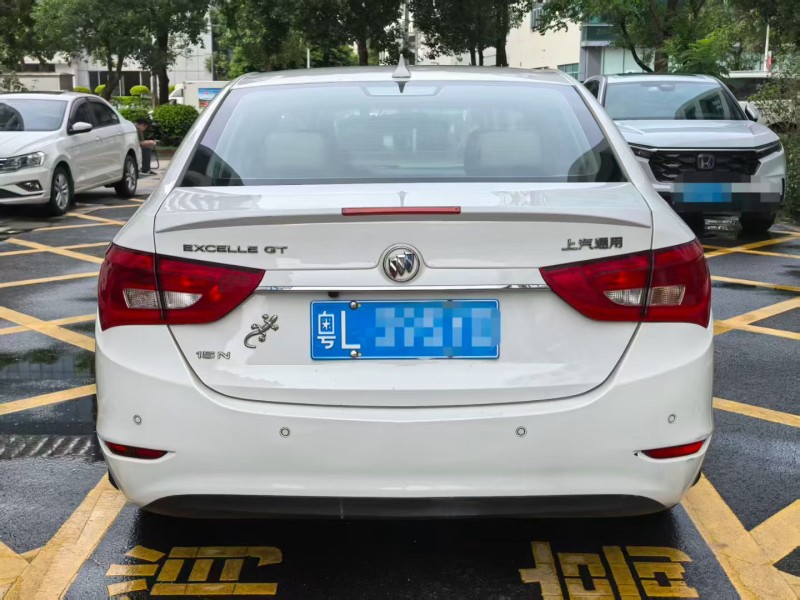 深圳17年别克英朗8