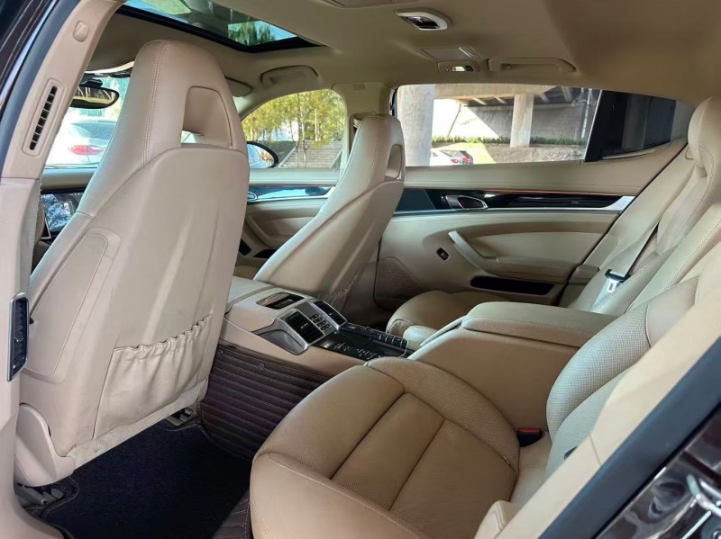 青岛15年保时捷帕拉梅拉5