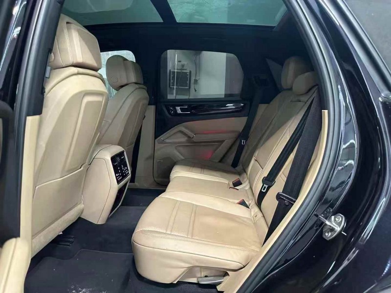 广州19年保时捷卡宴5