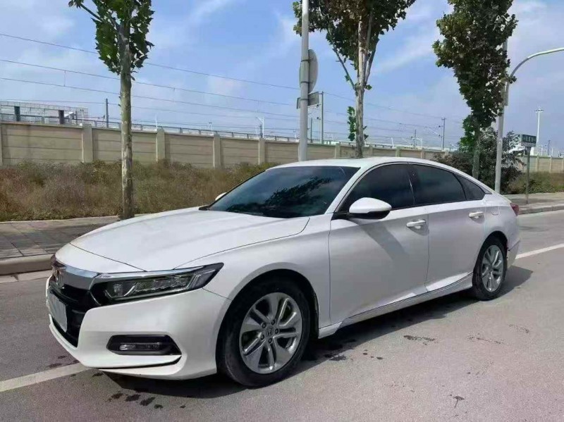 济宁21年本田雅阁2