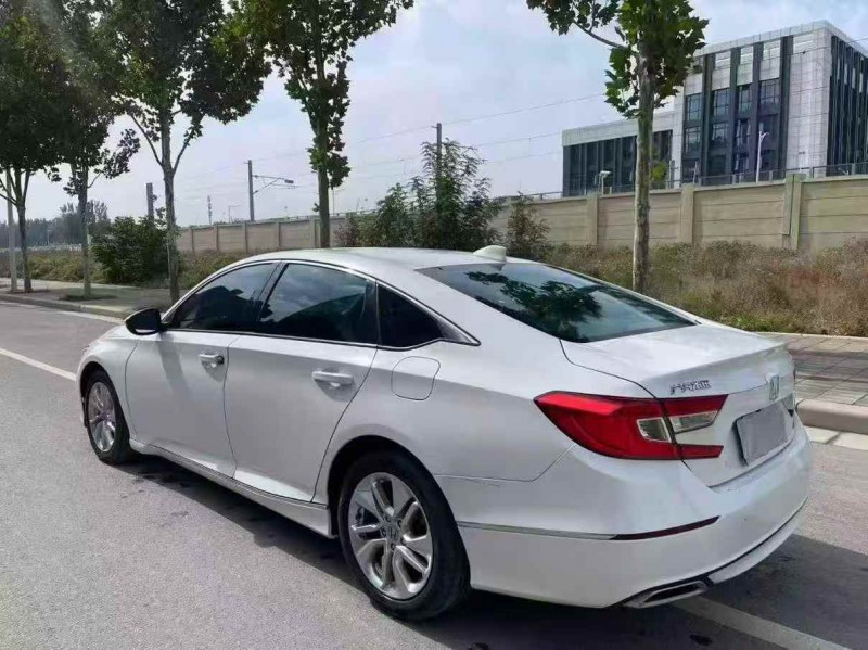 济宁21年本田雅阁8