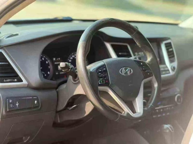 深圳16年现代途胜7