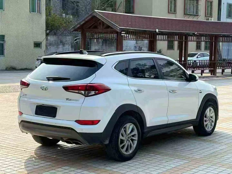 深圳16年现代途胜8