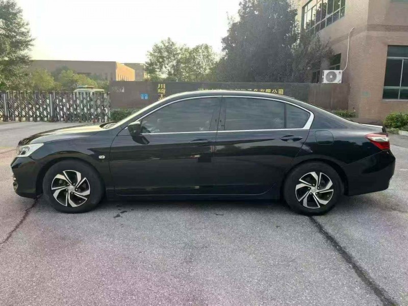 襄阳16年本田雅阁4