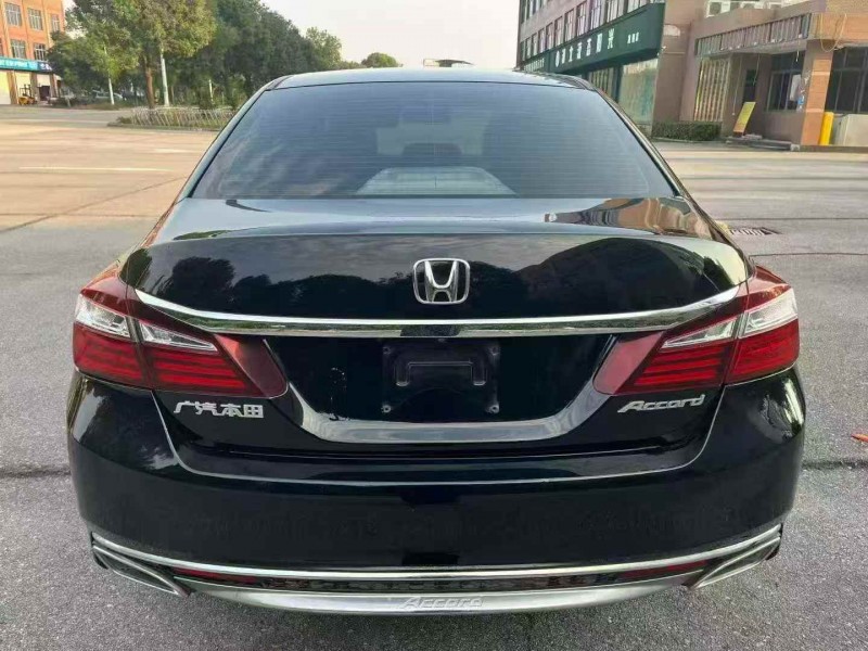 襄阳16年本田雅阁5