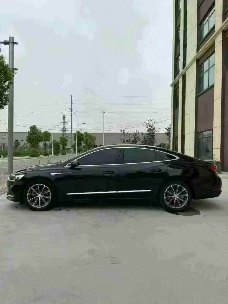 襄阳20年别克君越4