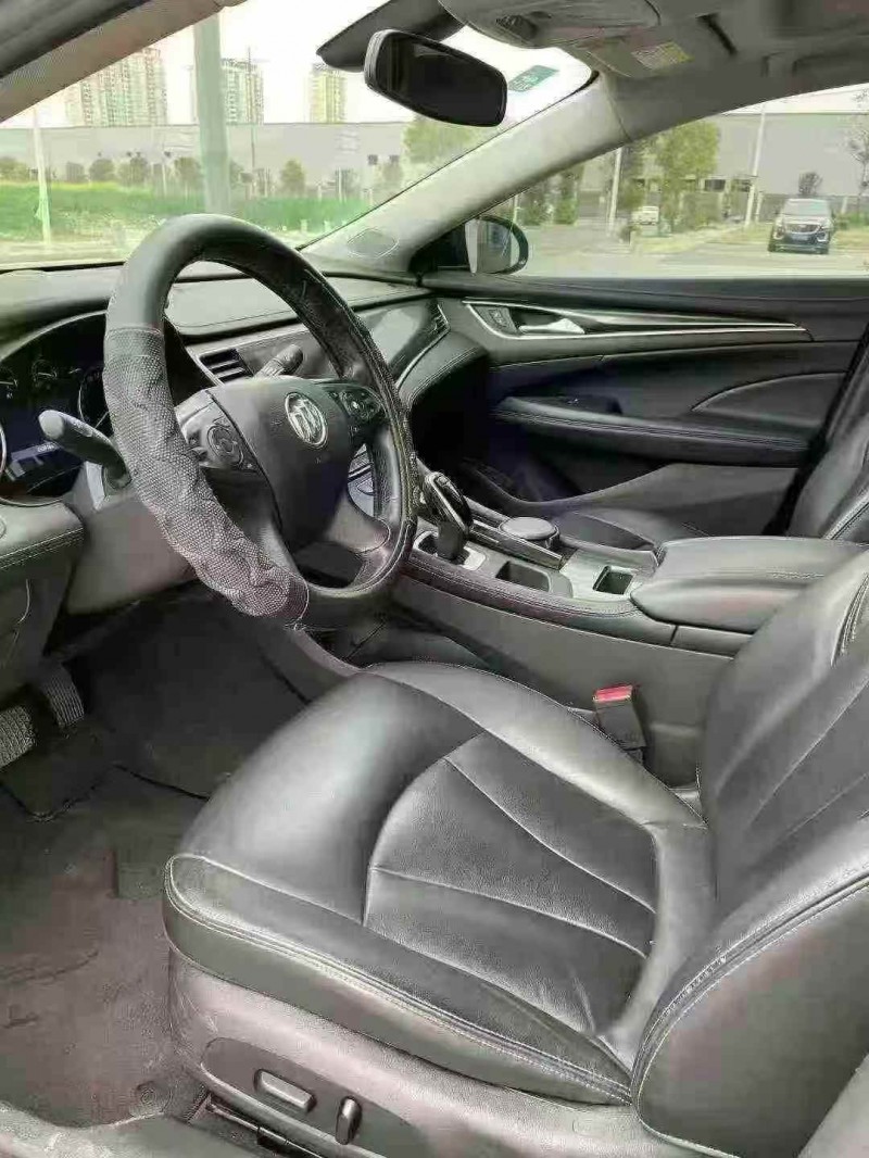 襄阳20年别克君越5