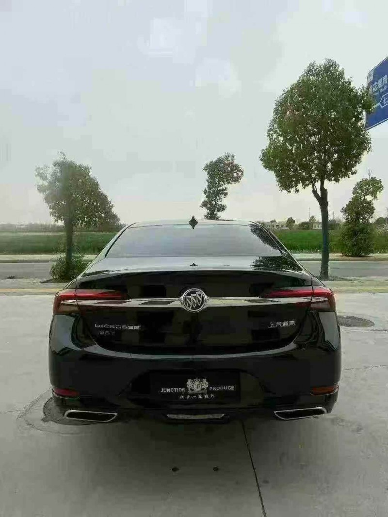 襄阳20年别克君越7